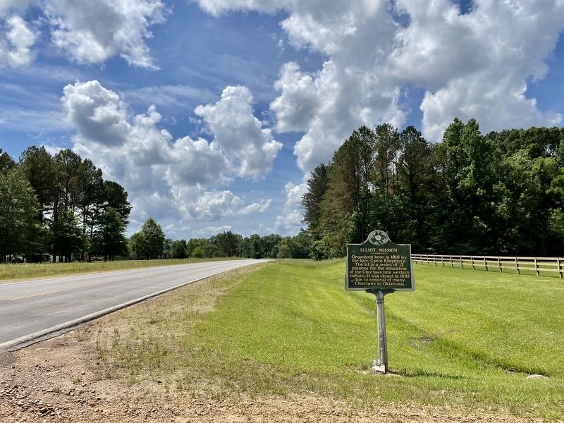View south on MS-35. image. Click for full size.