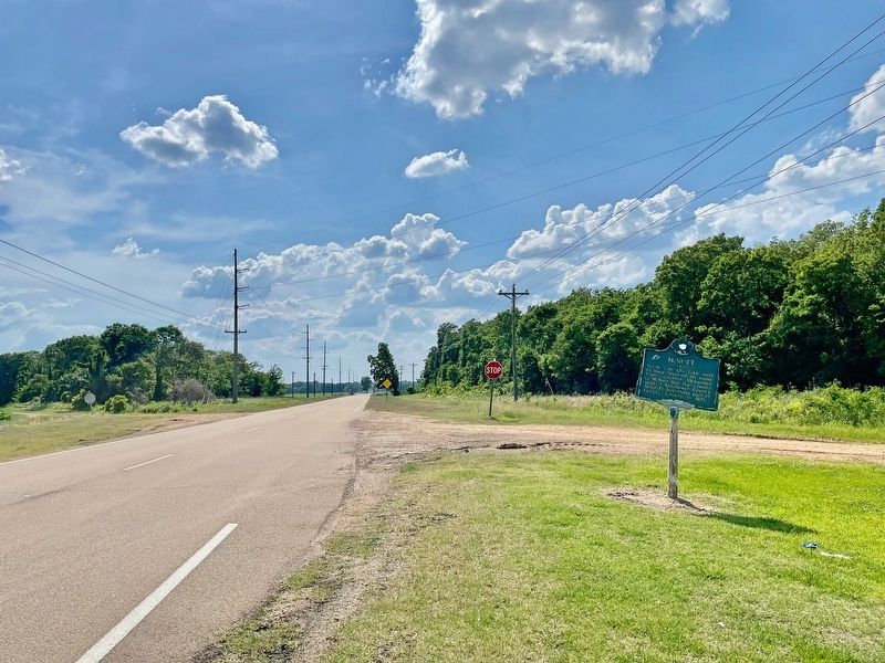 McNutt Marker looking west on MS-442. image. Click for full size.