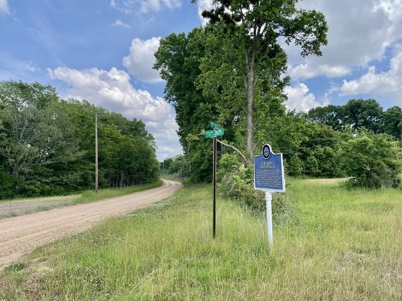 Marker at the crossroads of County Roads 305 & 513. image. Click for full size.