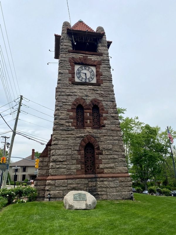 Roslyn World War II Memorial and Clock Tower image. Click for full size.