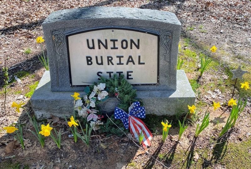 Union Burial Site Monument image. Click for full size.