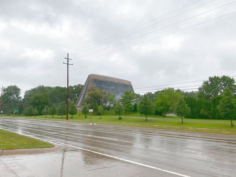 View of Temple Beth El from Telegraph Road. image. Click for full size.