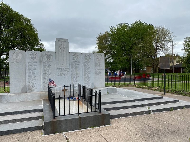 Hamtramck Veteran's Memorial image. Click for full size.