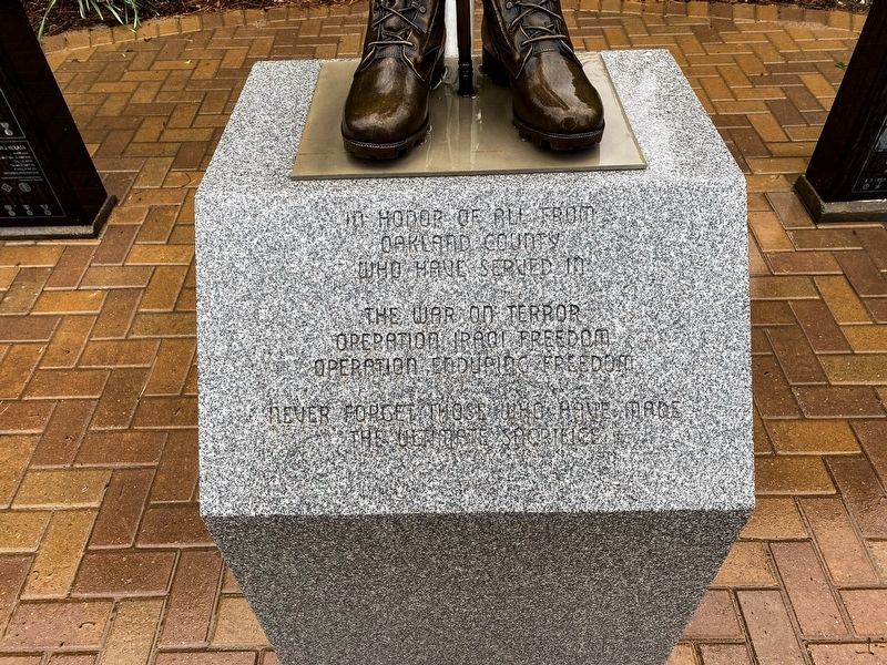 Oakland County Fallen Heroes Memorial image. Click for full size.