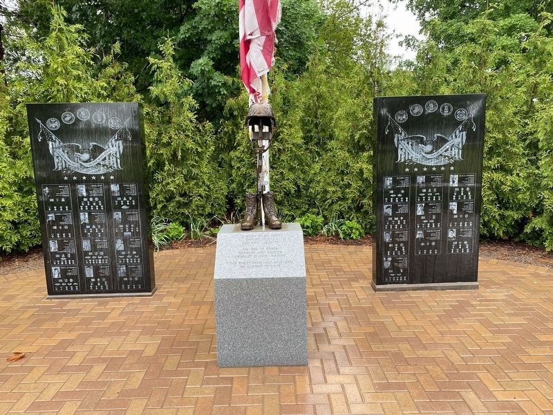 Oakland County Fallen Heroes Memorial image. Click for full size.