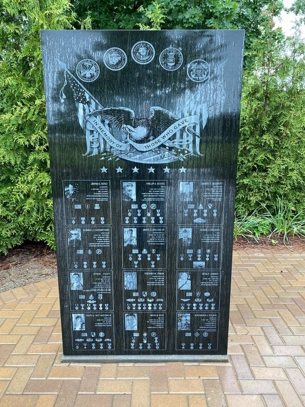 Oakland County Fallen Heroes Memorial image. Click for full size.