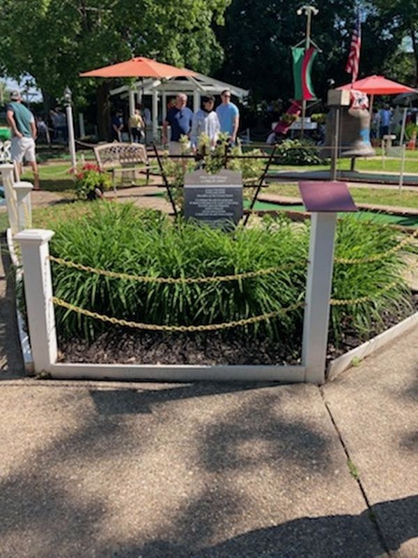 Marker at the Pleasant Valley Miniature Golf Club image. Click for full size.