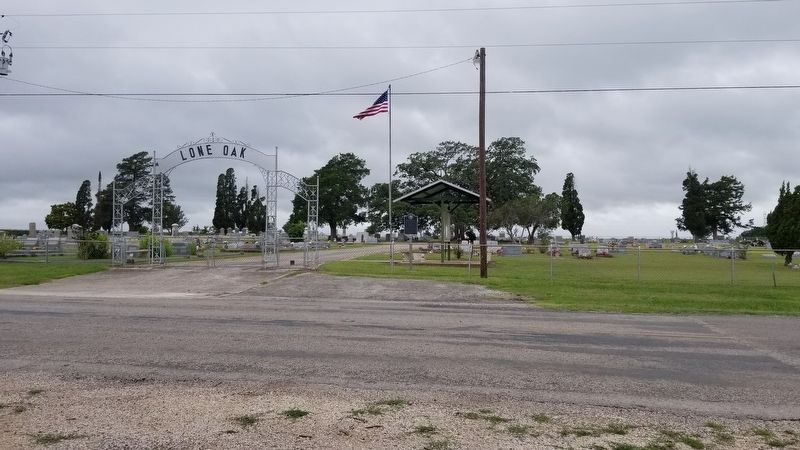The view of the Lone Oak Cemetery and Marker from the road image. Click for full size.