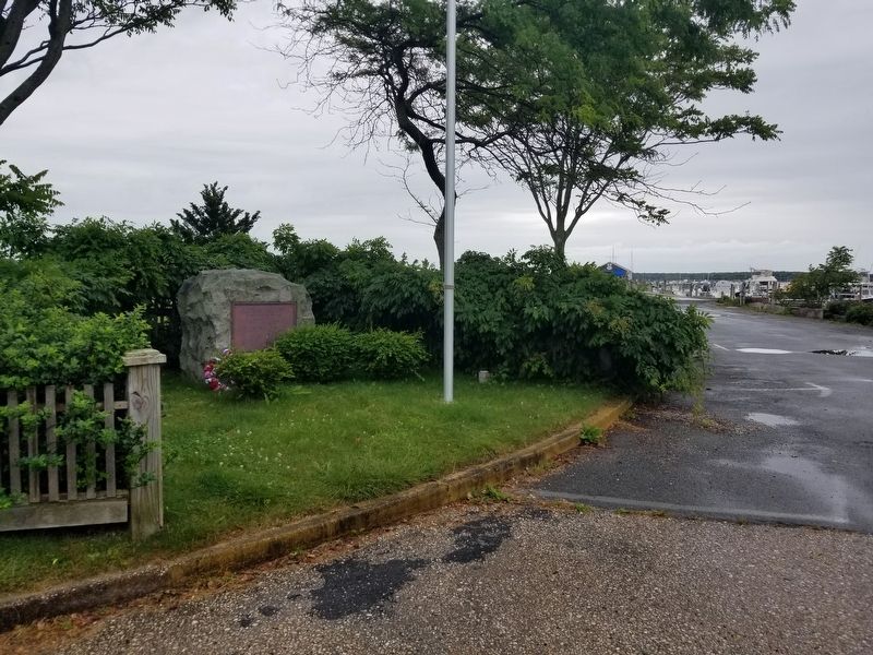 Orient WWI Memorial from Village Lane, looking into the Orient Yacht Club image. Click for full size.