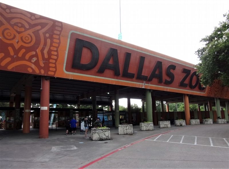 Dallas Zoo entrance image. Click for full size.
