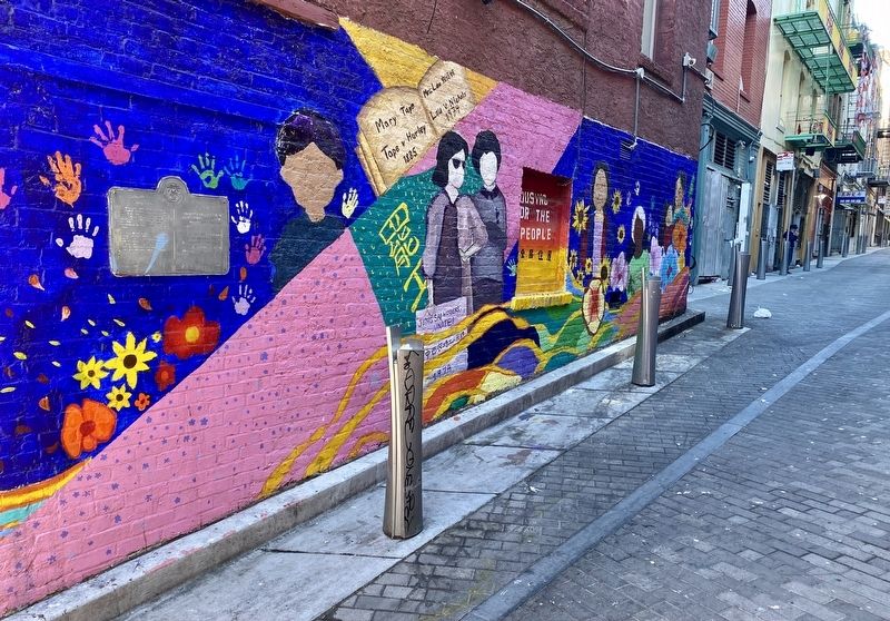 Spofford Alley / 斯呂宋巷 Marker - wide view image. Click for full size.