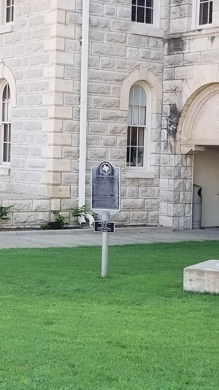 The Hamilton County Courthouse Marker in front of the courthouse image. Click for full size.