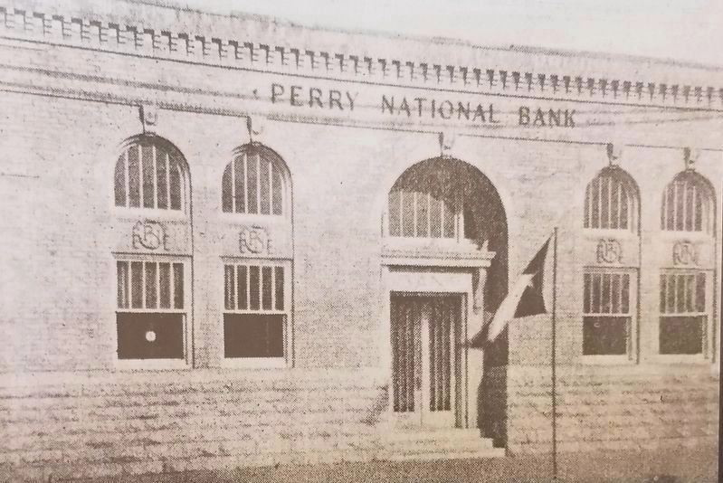 Old photo of the Perry National Bank Building. Click for full size. Old photo of the Perry National Bank Building image. Click for full size.
