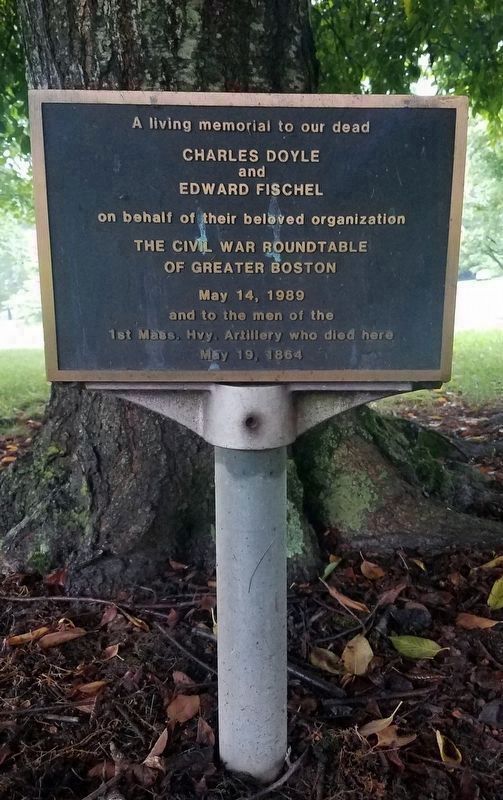 Nearby memorial plaque image. Click for full size.