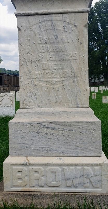 Grave of Thornsbury Bailey Brown - West Face image. Click for full size.