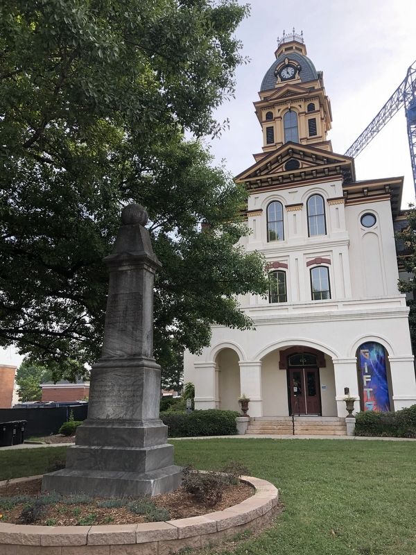 The Confederate Memorial on the grounds of the county courthouse image. Click for full size.