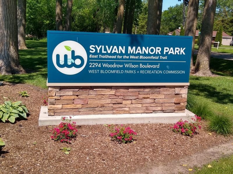 Sylvan Manor Park sign image. Click for full size.