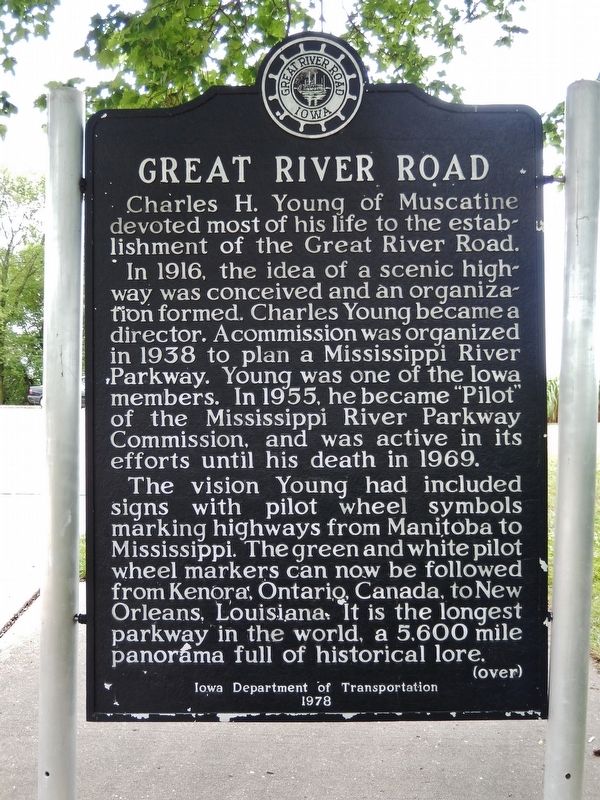 Great River Road (<i>marker north side</i>) image. Click for full size.