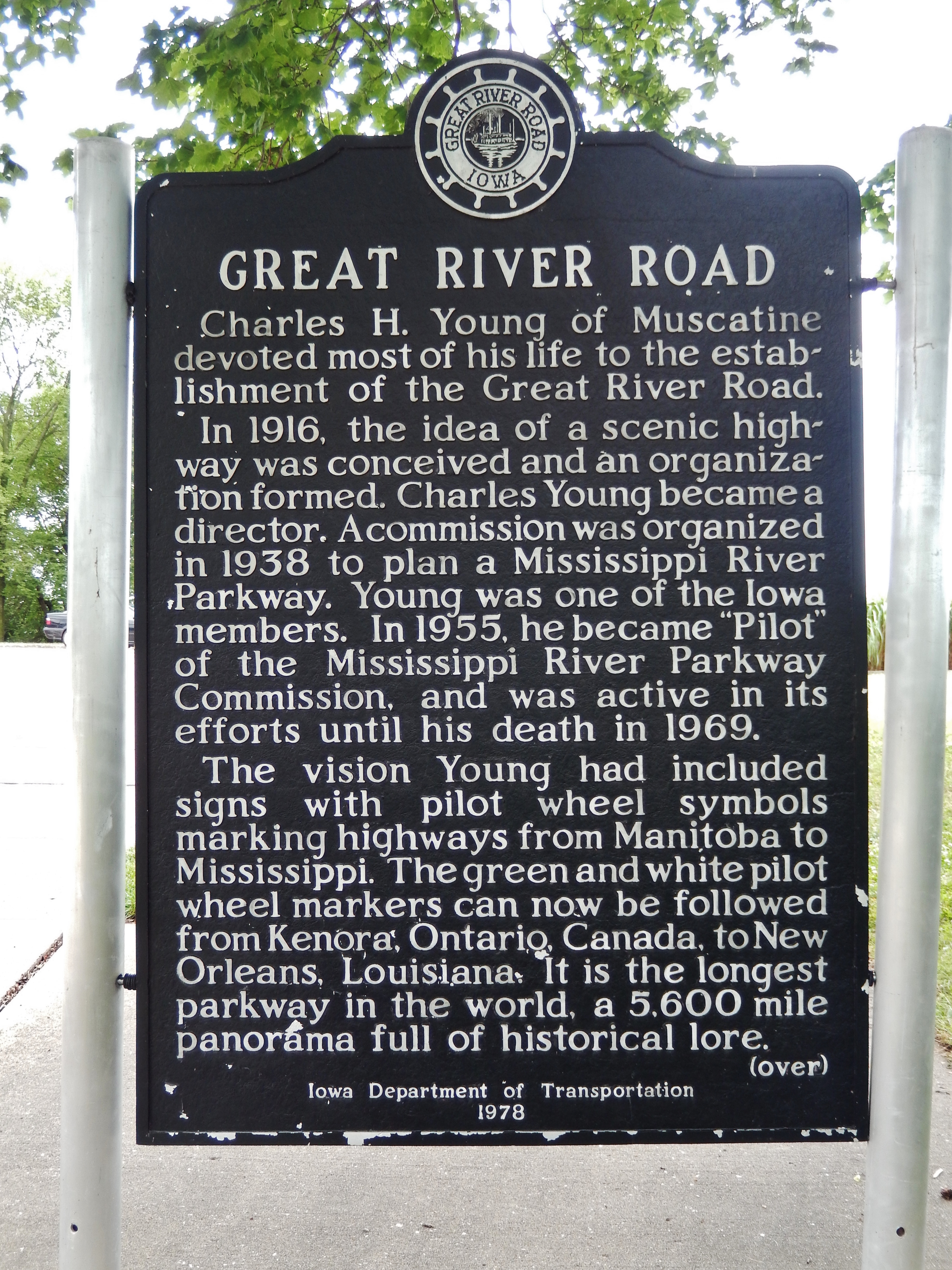 Great River Road (<i>marker north side</i>)