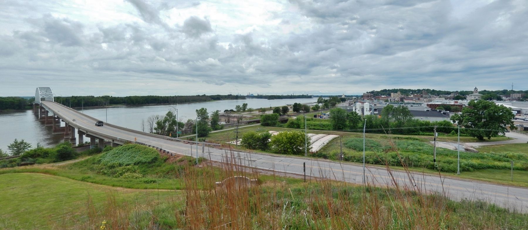 Mark Twain Overlook (<i>view from near marker</i>). Click for full size. Mark Twain Overlook (<i>view from near marker</i>) image. Click for full size.