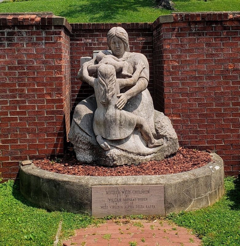 Mother With Children Statue image. Click for full size.