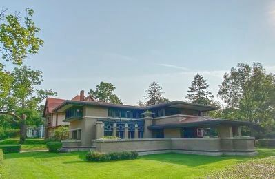 Photo of home showing Frank Lloyd Wright design elements. image. Click for full size.