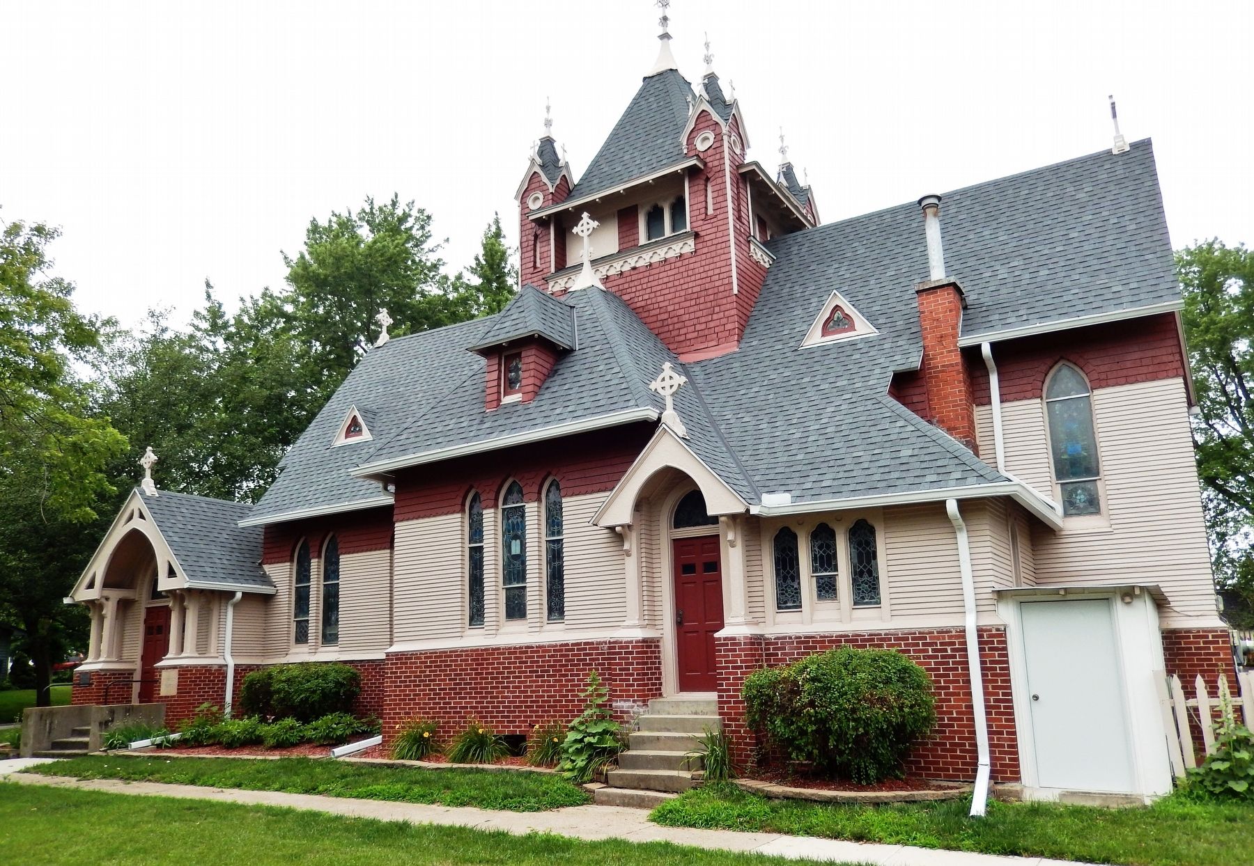 St. Paul's Episcopal Church (<i>southeast elevation</i>). Click for full size. St. Paul's Episcopal Church (<i>southeast elevation</i>) image. Click for full size.