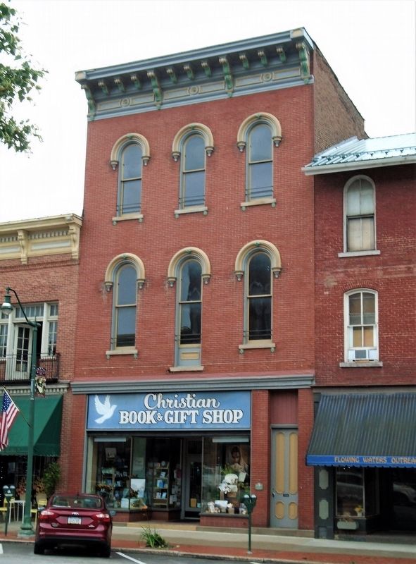 Long & Pearsall Building and Marker. Click for full size. Long & Pearsall Building and Marker image. Click for full size.