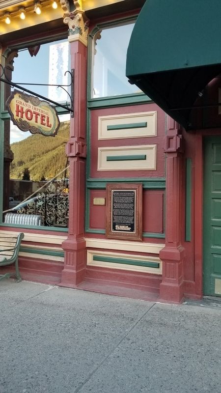 The two markers at the entrance to the hotel image. Click for full size.