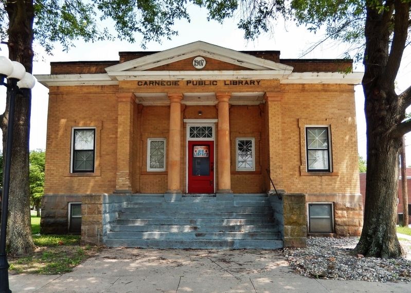 Pawnee City Carnegie Library (built 1907) image. Click for full size.