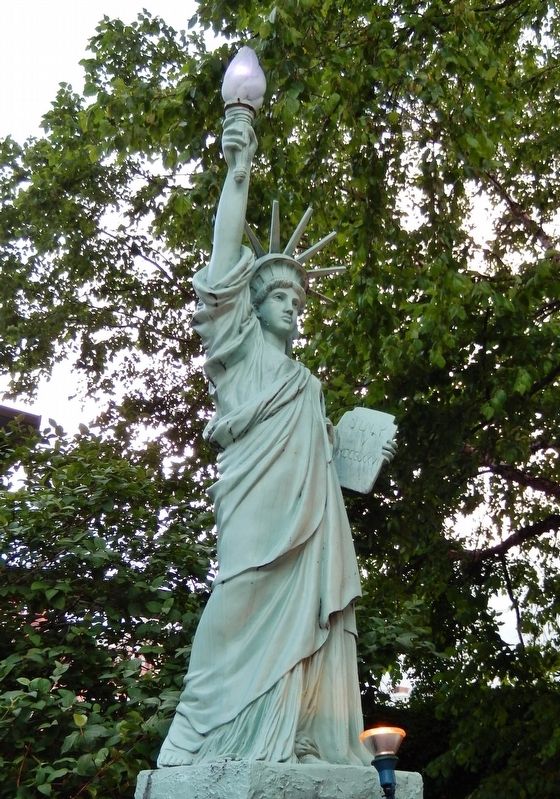 Liberty Enlightening the World image. Click for full size.
