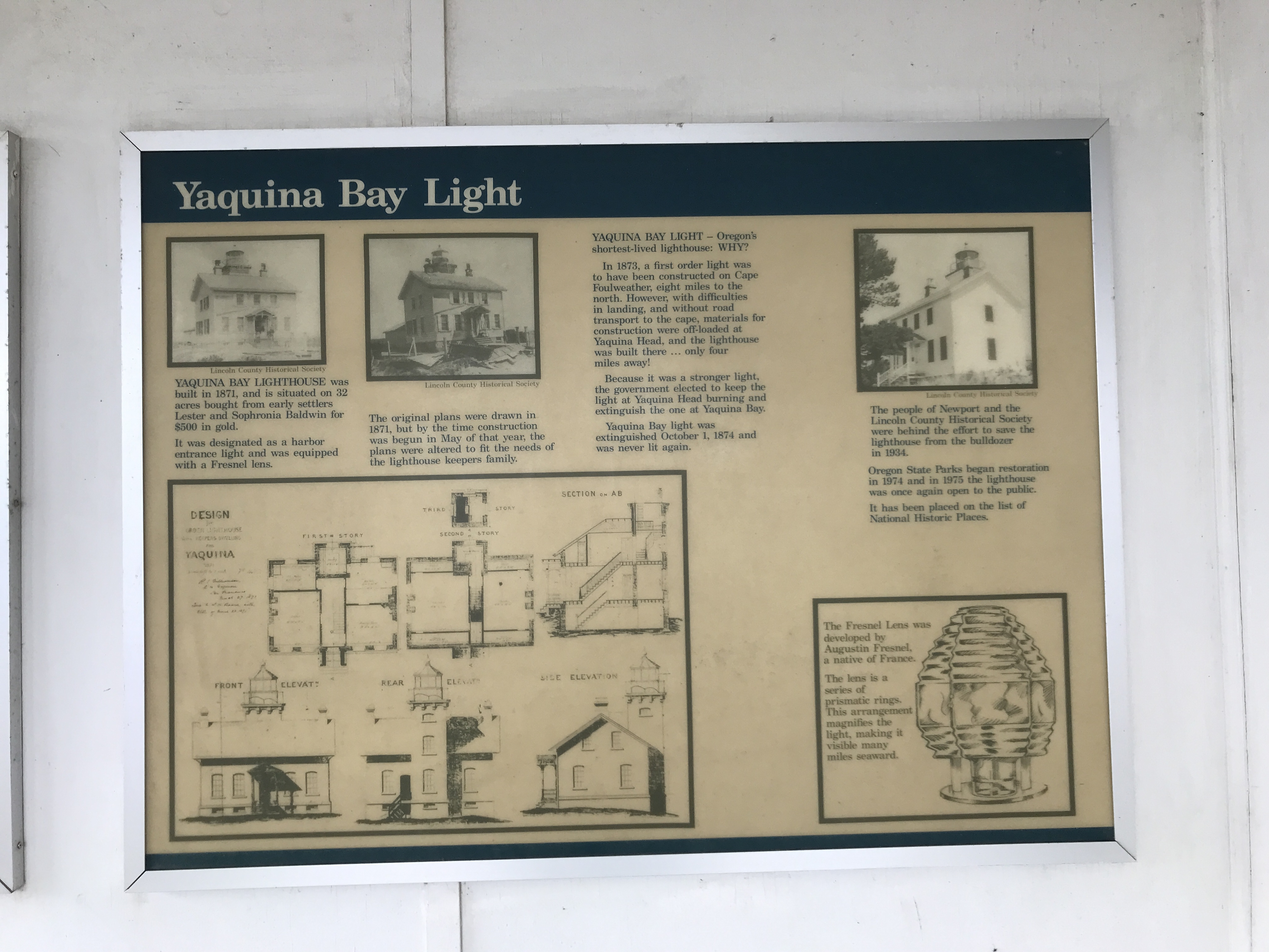 Yaquina Bay Light Marker