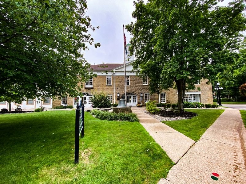 Marshall City Hall image. Click for full size.