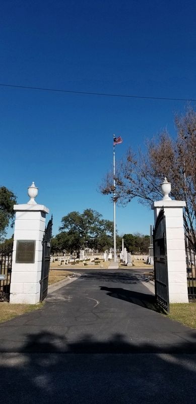 Entrance to the San Antonio National Cemetery image. Click for full size.