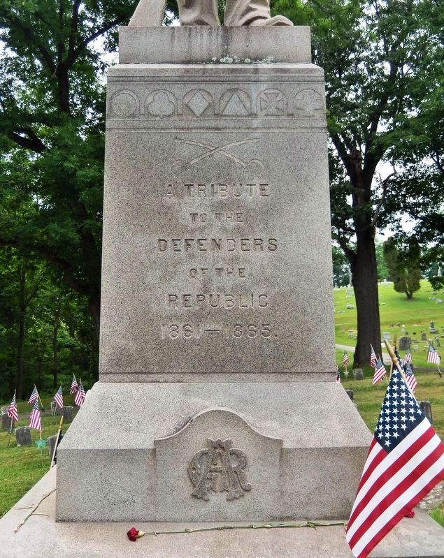 Civil War Monument<br>(<i>east face</i>) image. Click for full size.