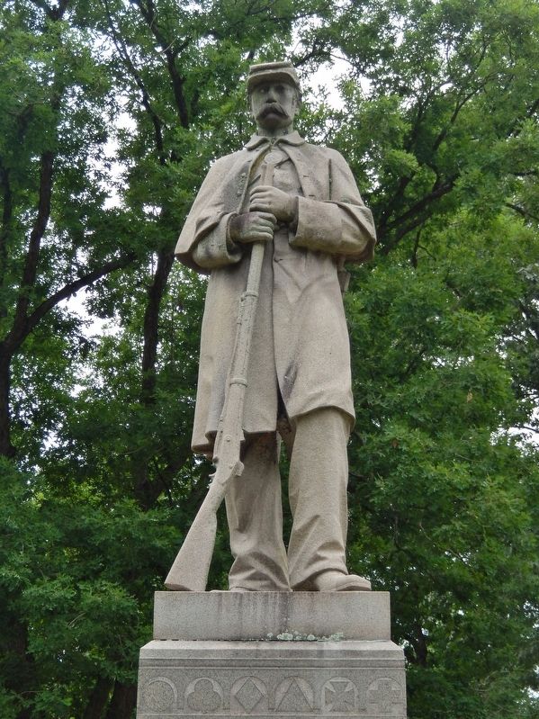 Civil War Monument Statue image. Click for full size.
