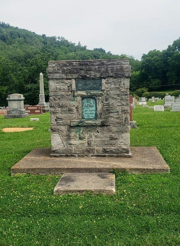 Revolutionary Graves Monument image. Click for full size.