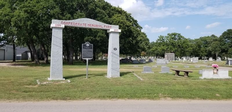 The Confederate Memorial Arch and the Marker image. Click for full size.