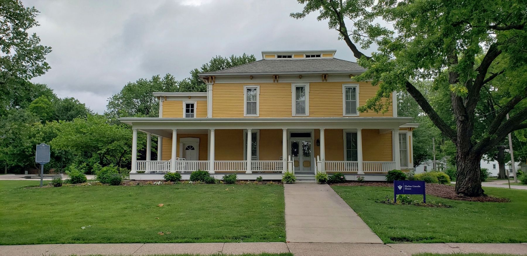 Harlan-Lincoln House image. Click for full size.