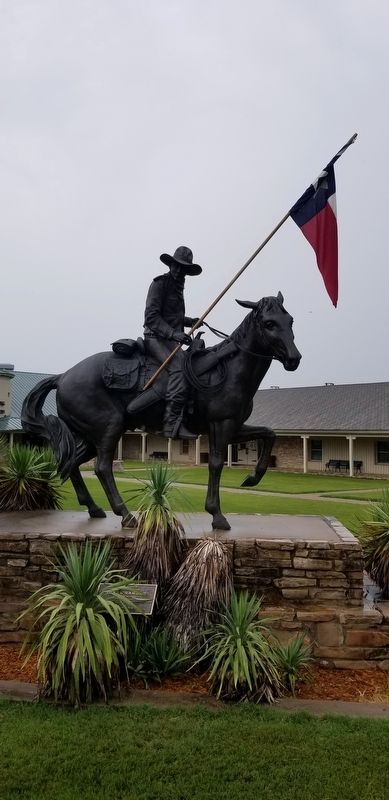 The Texas Ranger statue by Don Hunt image. Click for full size.