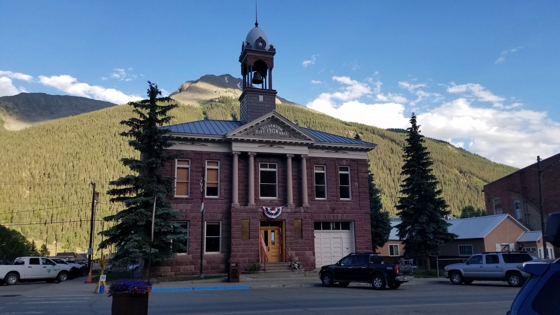 The Silverton Town Hall image. Click for full size.