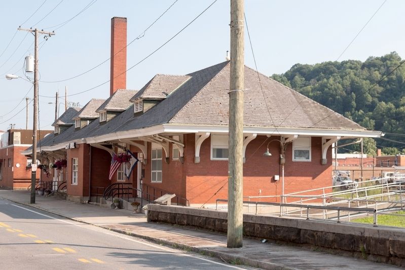 Former Williamson N&W Passenger Station, Now city Hall image. Click for full size.