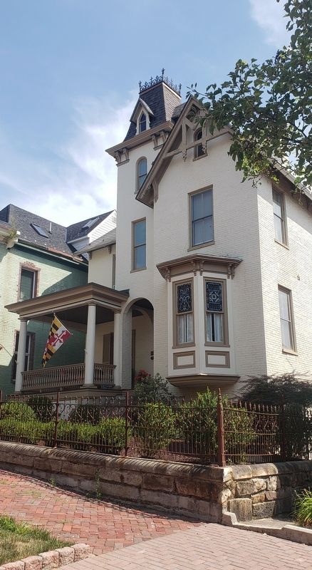 208 Washington Street. Click for full size. 208 Washington Street image. Click for full size.