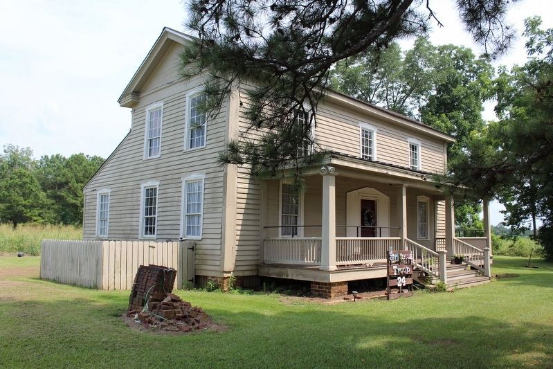 The Stage Coach Inn, built in 1830. image. Click for full size.