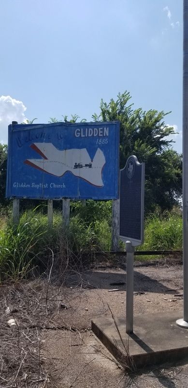The Glidden Marker near the Welcome to Glidden sign image. Click for full size.