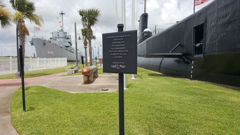 Submarine Memorial Plaza image. Click for full size.