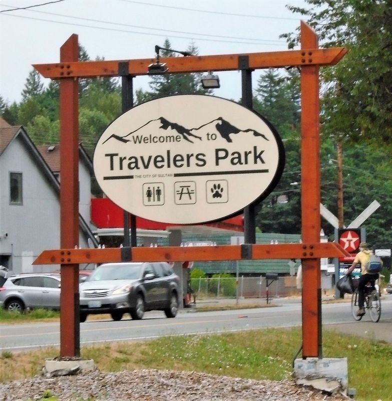 Travelers Park Sign image. Click for full size.