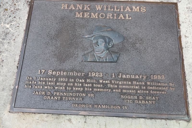 Hank Williams Memorial, Oak Hill WV image. Click for full size.