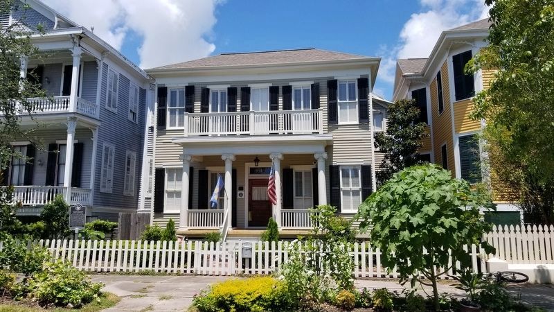 The view of the House and marker from the street. Click for full size. The view of the House and marker from the street image. Click for full size.