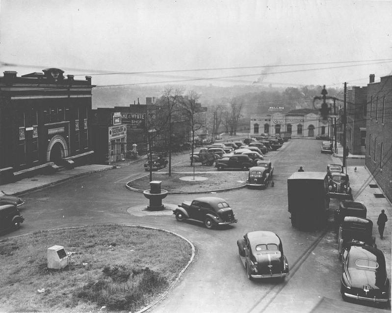 Clarksville public square, 1941 image. Click for full size.